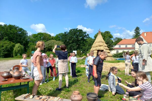 „Hop w pradzieje”- relacja z Dnia Dziecka